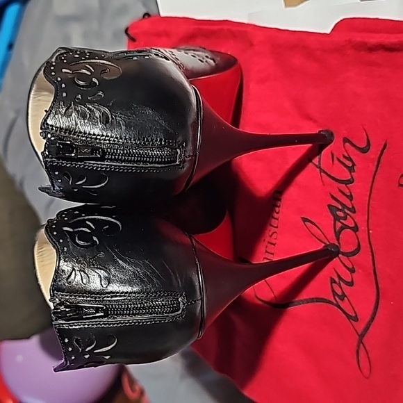 Christian Louboutin - Picture 5 of 8